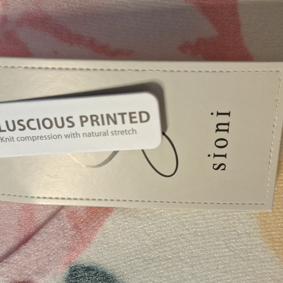 Beautiful Spring Sweater. NWT Size M. - Picture 4 of 5